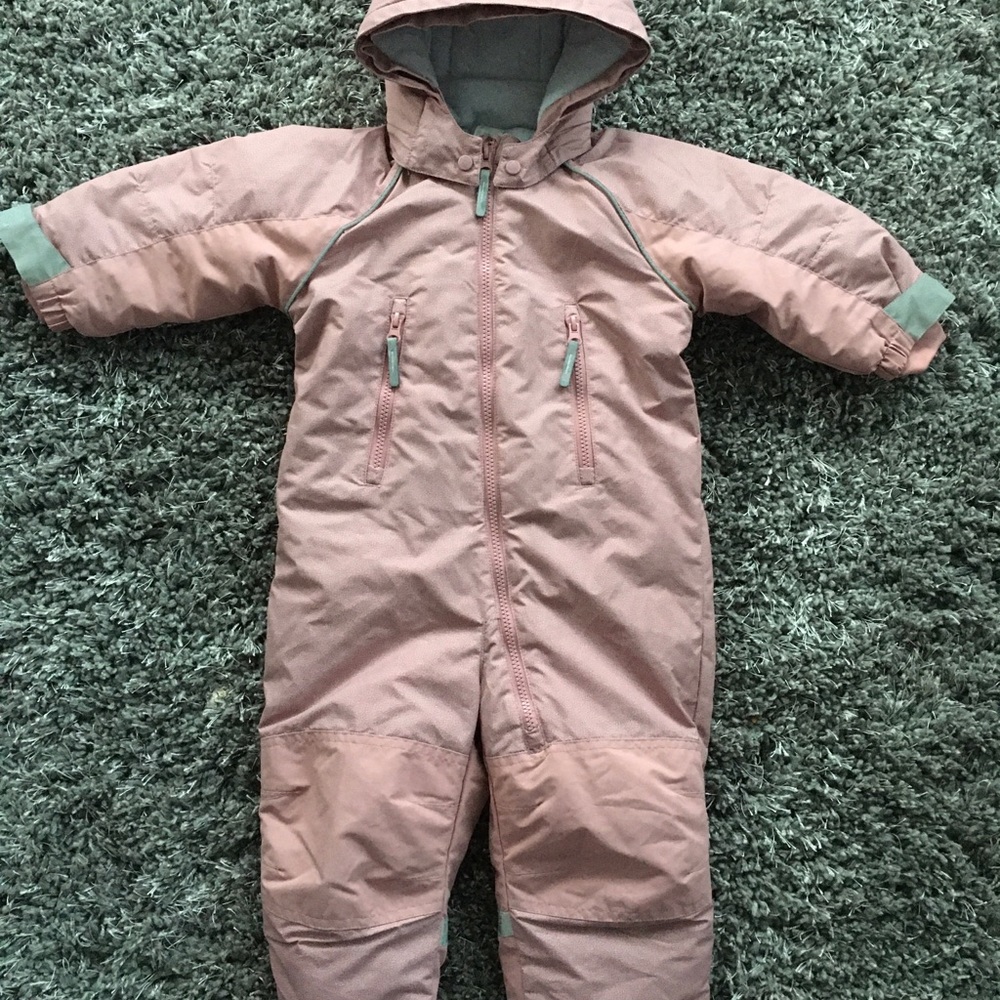Girl’s Snowsuit 12-18 M